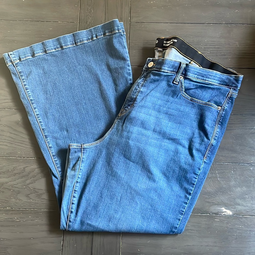 Torrid Sky High A-Line Flare Premium Stretch jeans 26T